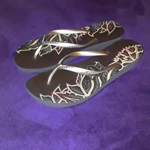 Havaianas brown gold platform flip flops
